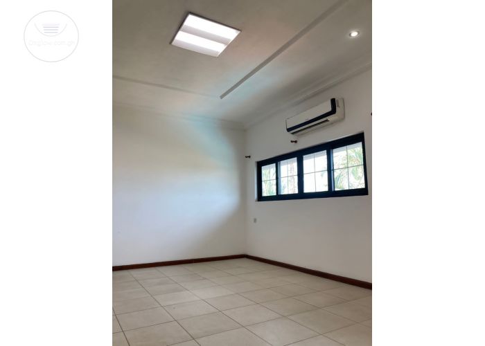 5 Bedrooms House