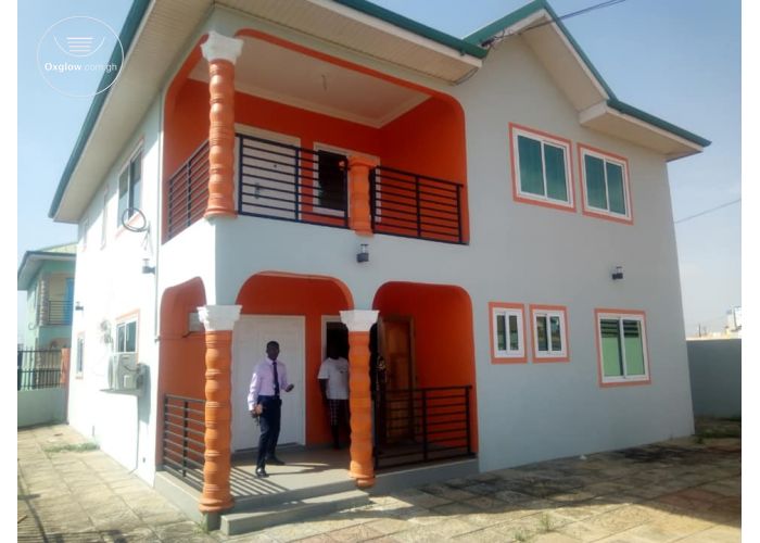5 Bedrooms House