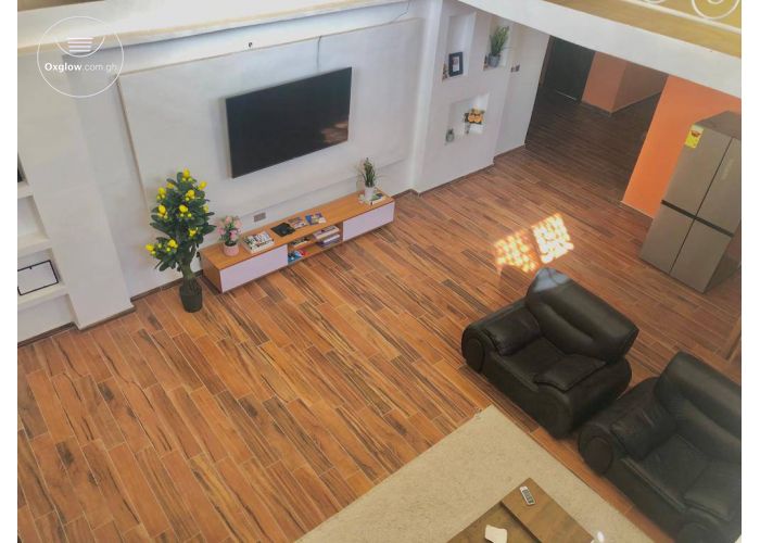 5 Bedrooms House
