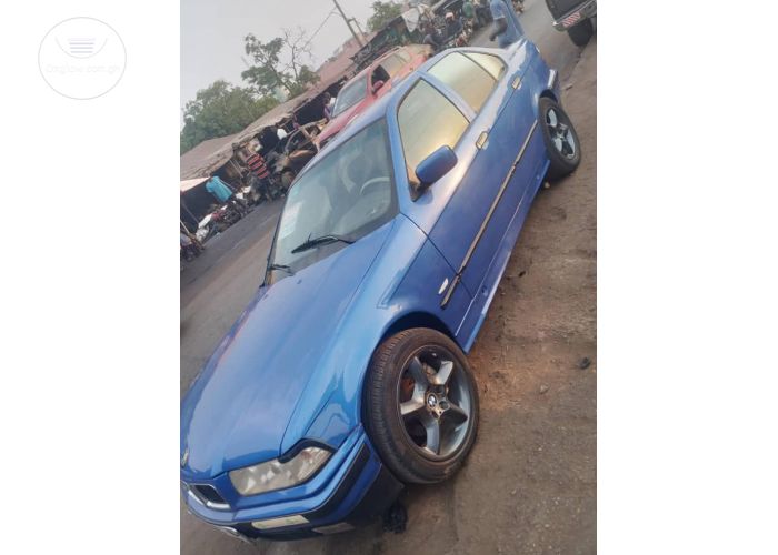 BMW 318i SERIES