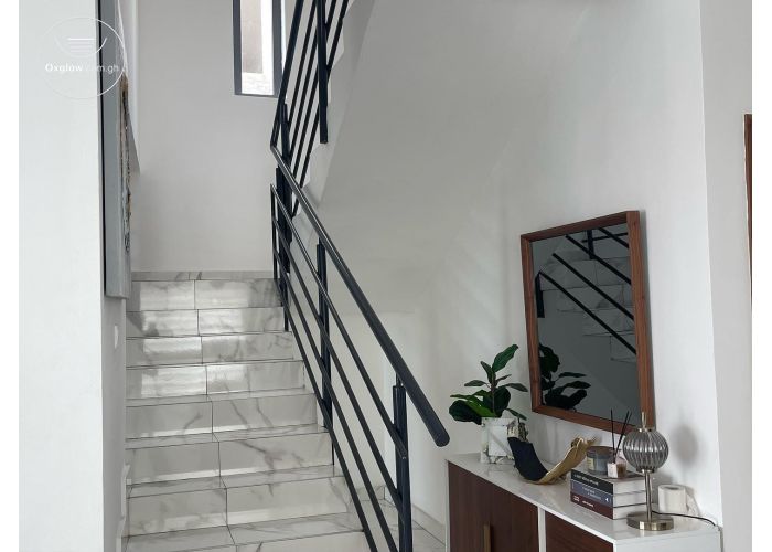 Elegant 4 Bedrooms Houses