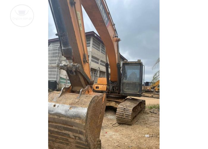 EXCAVATOR . SANY 215 .