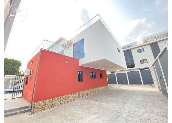 Executive 4 Bedrooms House