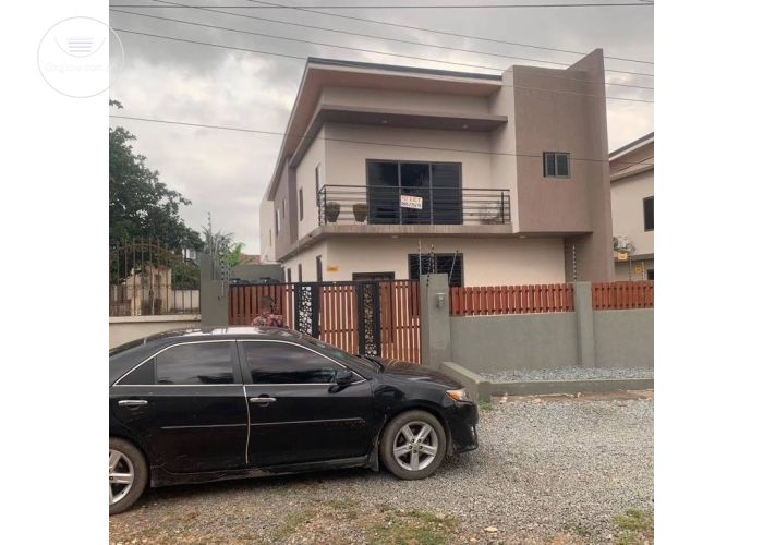 Executive 4 Bedrooms House