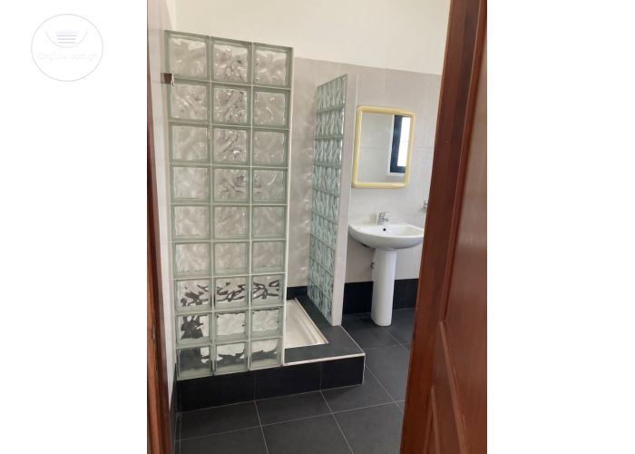 Executive 5 Bedrooms House