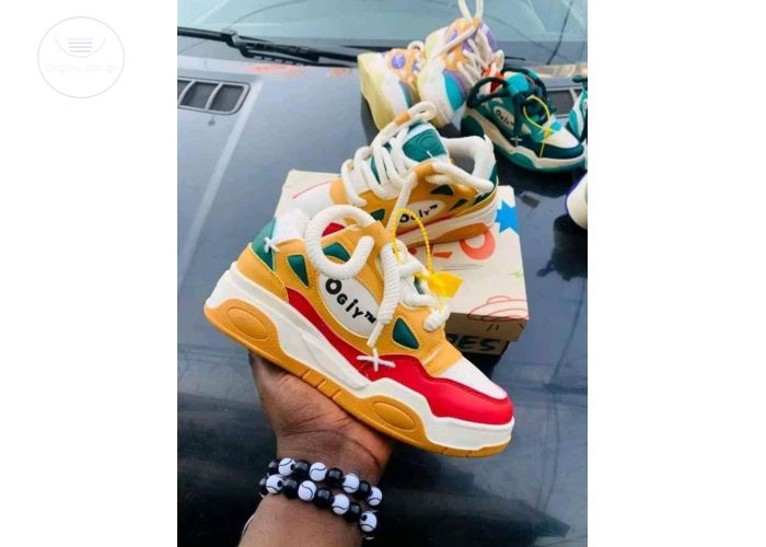 Fashion sneaker no hidden fault brand new