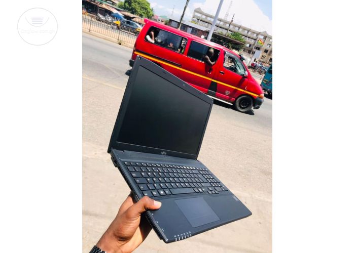 Fujitsu Siemens i3 4gen
