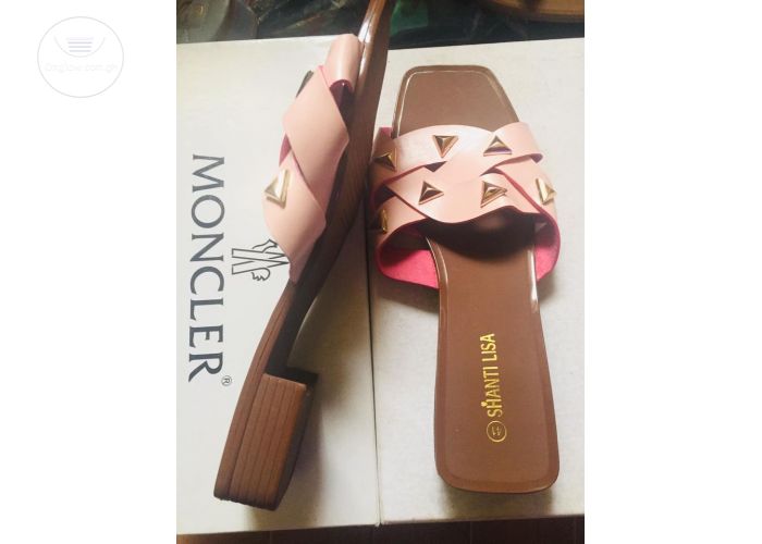 Ladies slippers
