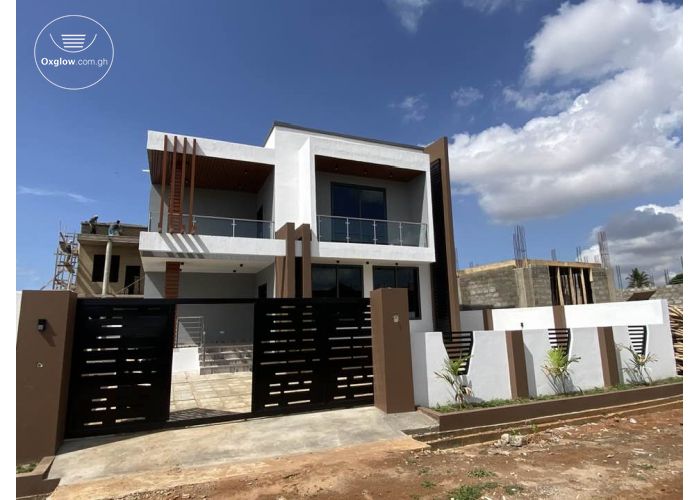 Luxirous 4 Bedrooms House