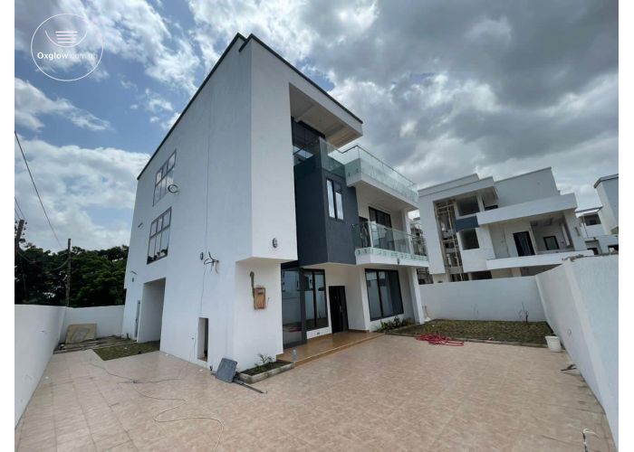 Luxurious 5 Bedroom Self Compound House
