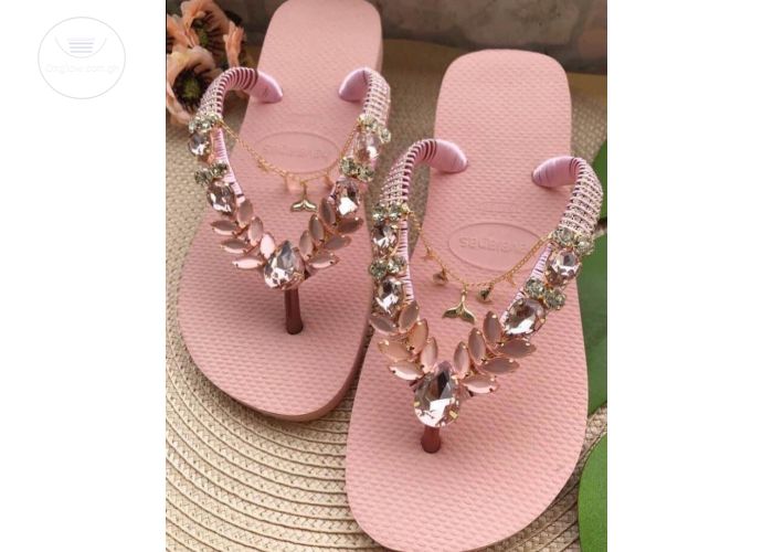 Lyn Specialized Crystals Slippers.