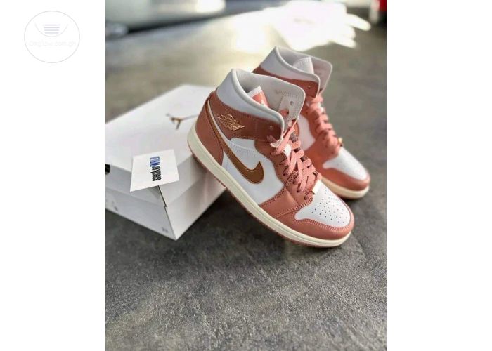 NIKE