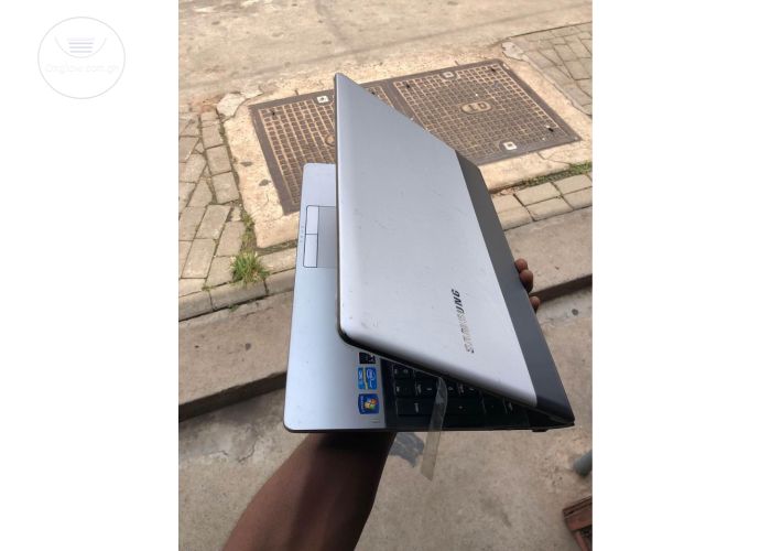Samsung intel core i3 500gig 8gig ram
