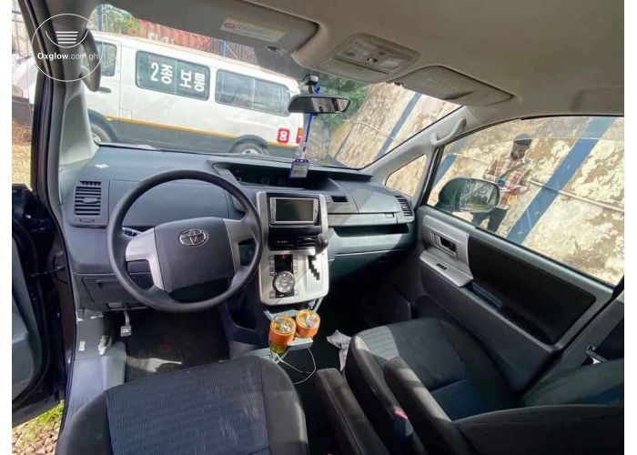 Toyota voxy sport