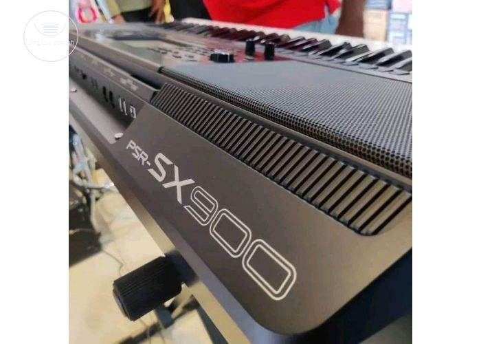 YAMAHA PIANO KEYBOARD