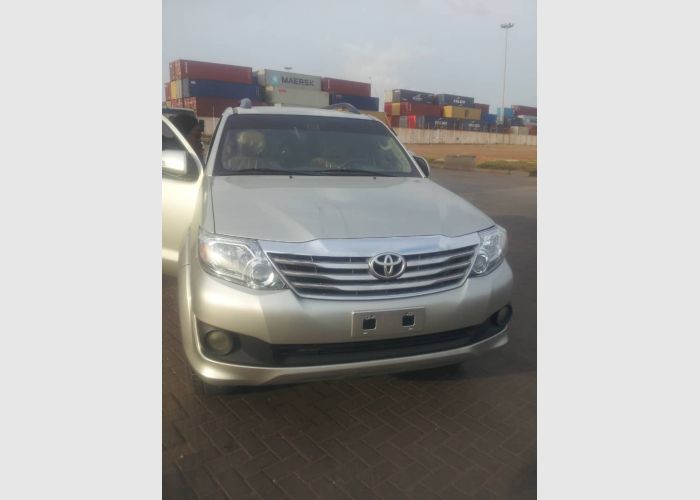 2012 Toyota fortuner