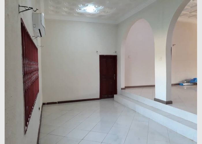 6 bedroom house for sale