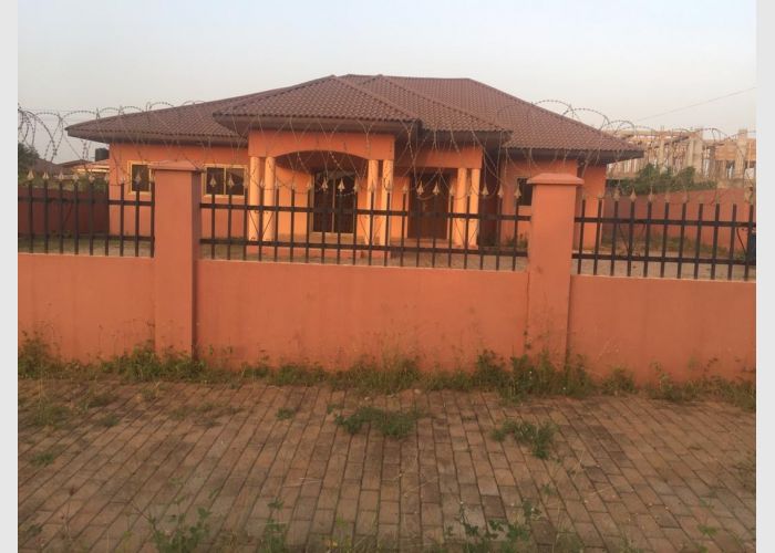  4 bedrooms house For rent