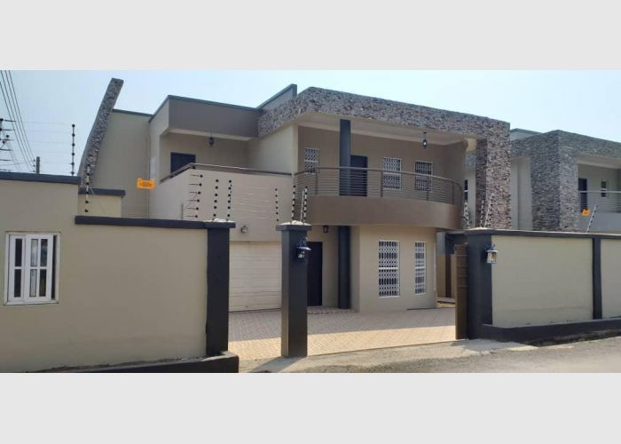  7 Bedrooms House 4  Sale