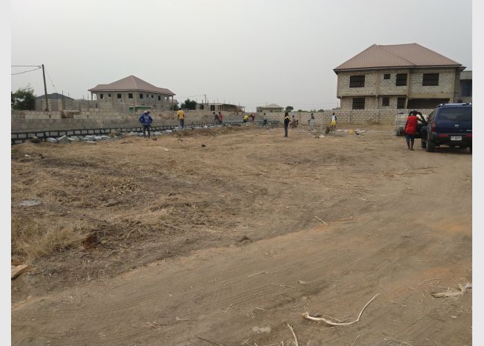 LAND FOR SALE AT BEHIND EMEF ESTATE LASHIBI.