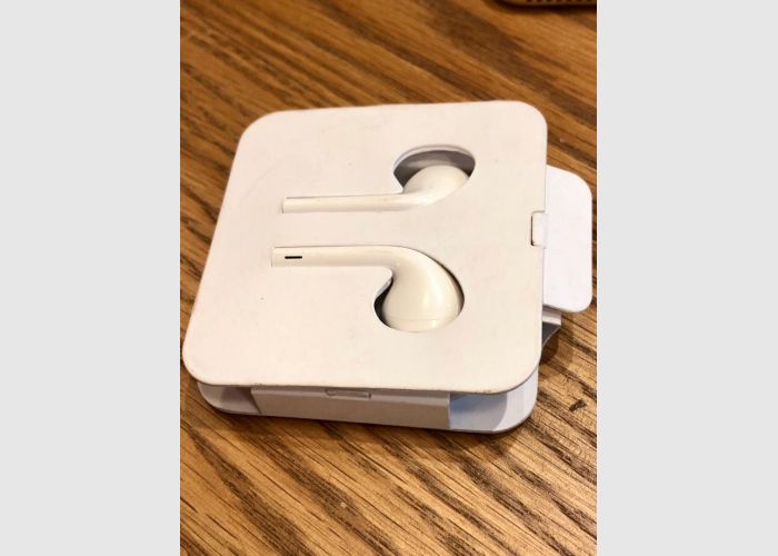 Apple ear pods