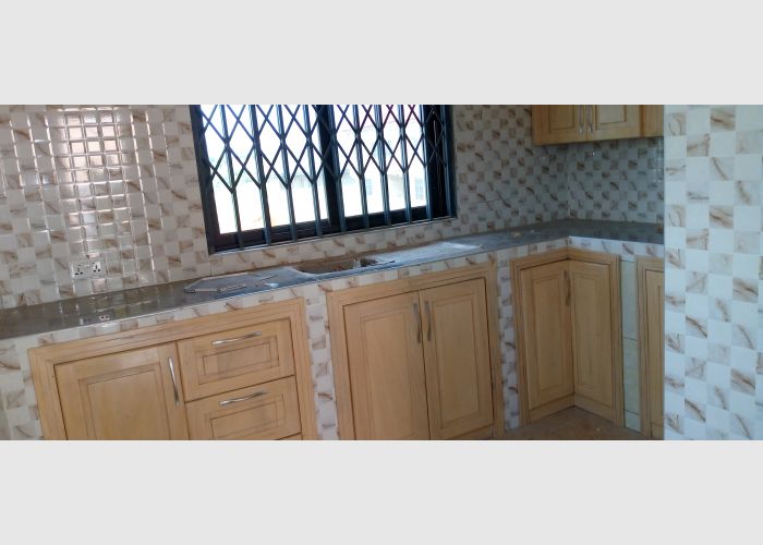Single room self contain for rent at Tema community 25