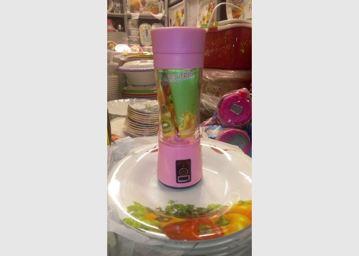 Portable rechargeable blender