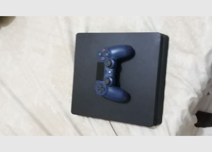 Ps4 slim 1TB plus 13 games