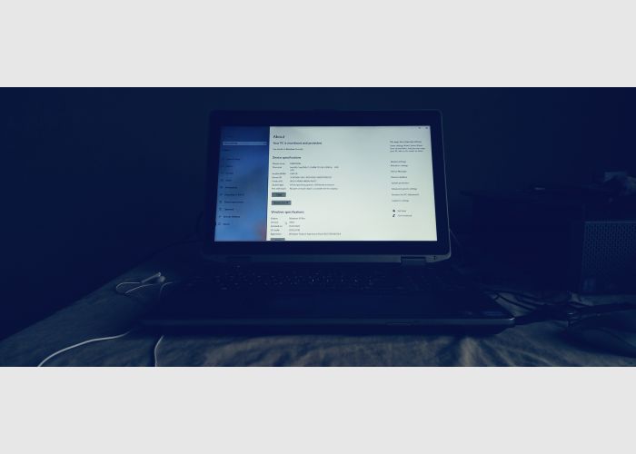 Dell Latitude e6530 i7. 8GB Ram. 320GB HDD. U. S used. String battery capacity. Speed is 3.00Ghz