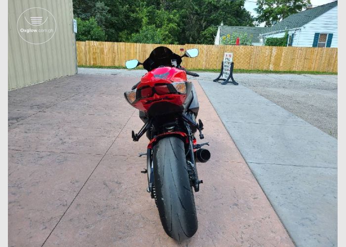 2015 Suzuki gsxr 1000cc whatsapp me +14849180890
