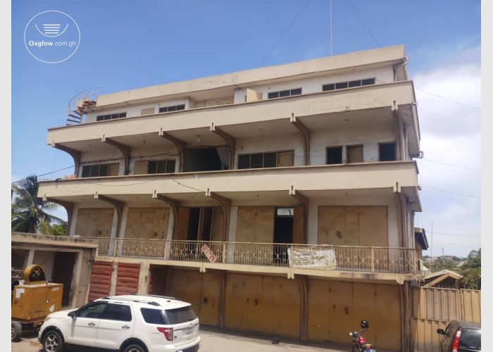 3 shops, offices, chamber n hall self contain for sale