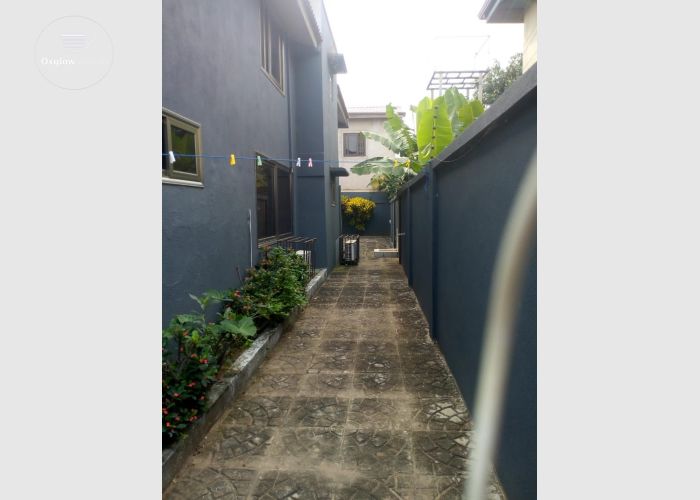 5 Bedroom House For Sale 