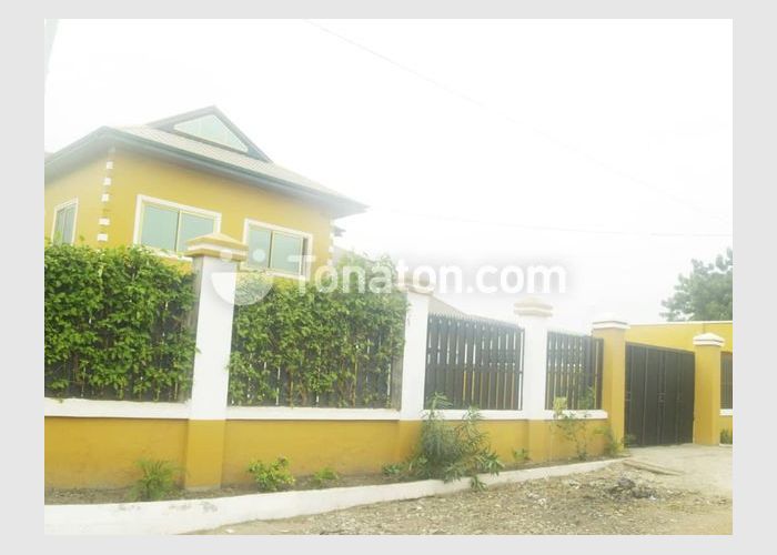 Executive 6bedroom house for sale@Adenta