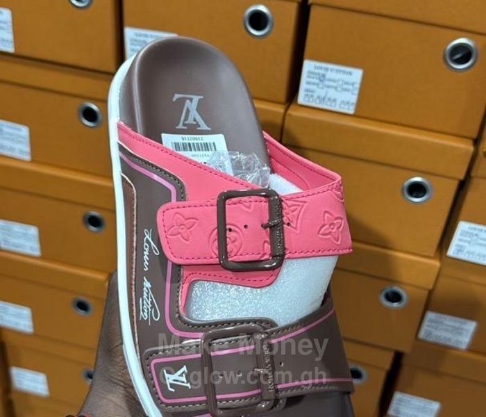 Louis Vitton slippers 