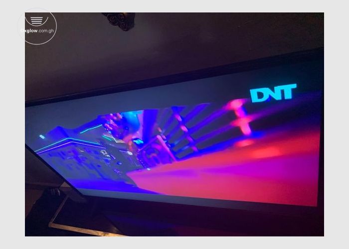 SAMSUNG SMART 43â€ UHD TV