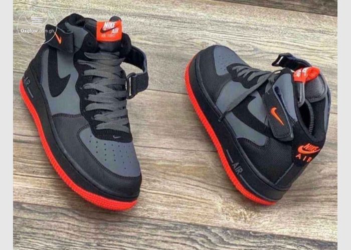 TRENDY SNEAKERS 