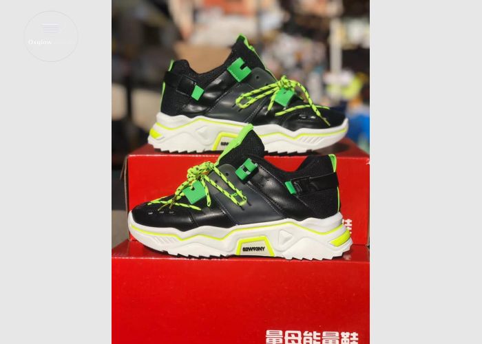 TRENDY SNEAKERS