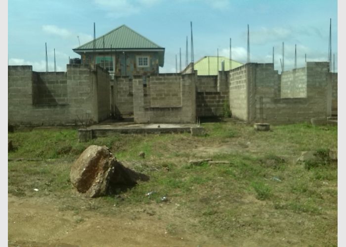Uncompleted 3 bedroom apartment for sale at Amasaman Sarpeiman. 