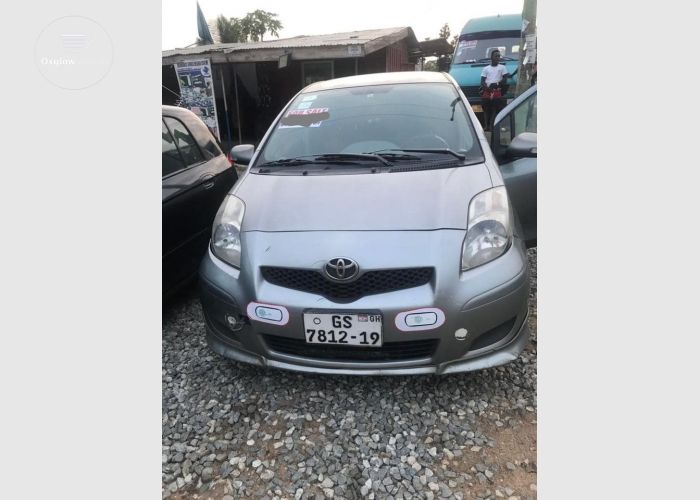  2010 Toyota Vitz 4 Plugs