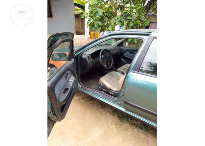 2005 Nissan almeria