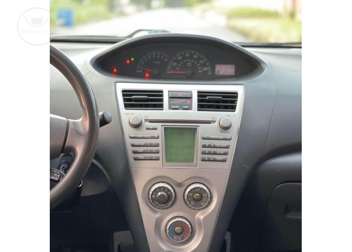 2010 Toyota Yaris Key start 