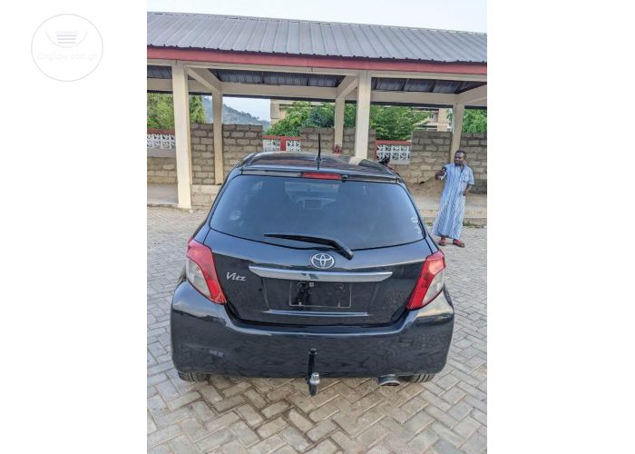 2012 Toyota Vitz 3 Plugs