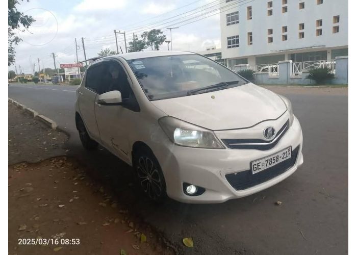 2013 Toyota vitz