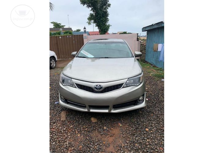 2014 TOYOTA CAMRY SE FULL OPTION