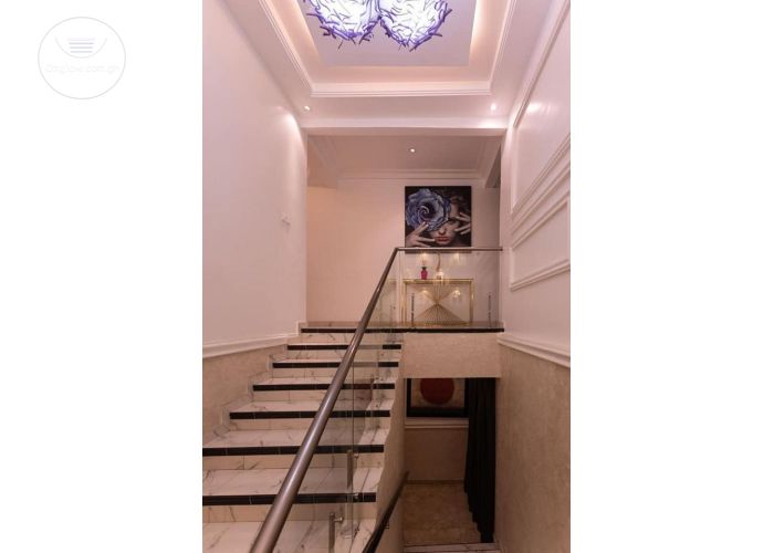 4 Bedrooms House