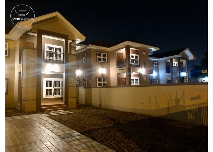 4 Bedrooms House