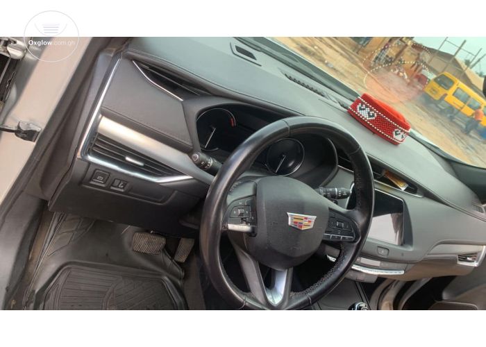 Cadillac Escalade XT4