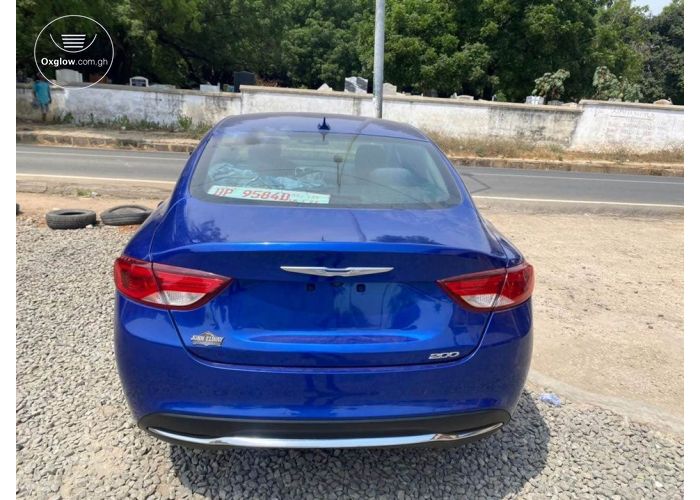 Chrysler 200