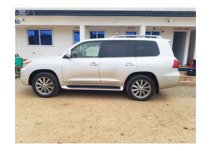 Lexus LX570