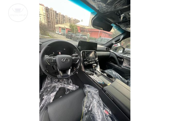 Lexus LX600 